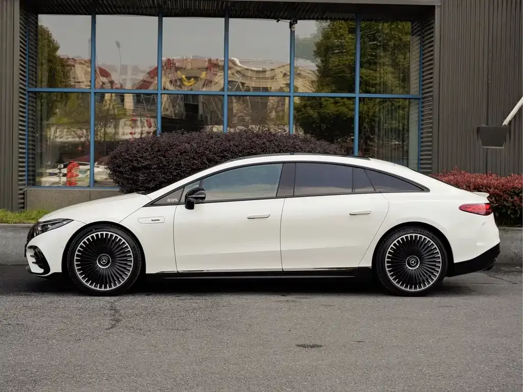 Mercedes-Benz EQS AMG — фото 6