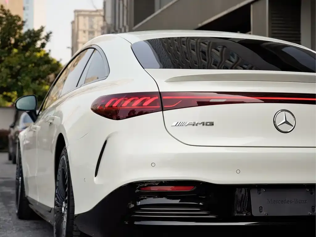 Mercedes-Benz EQS AMG — фото 7