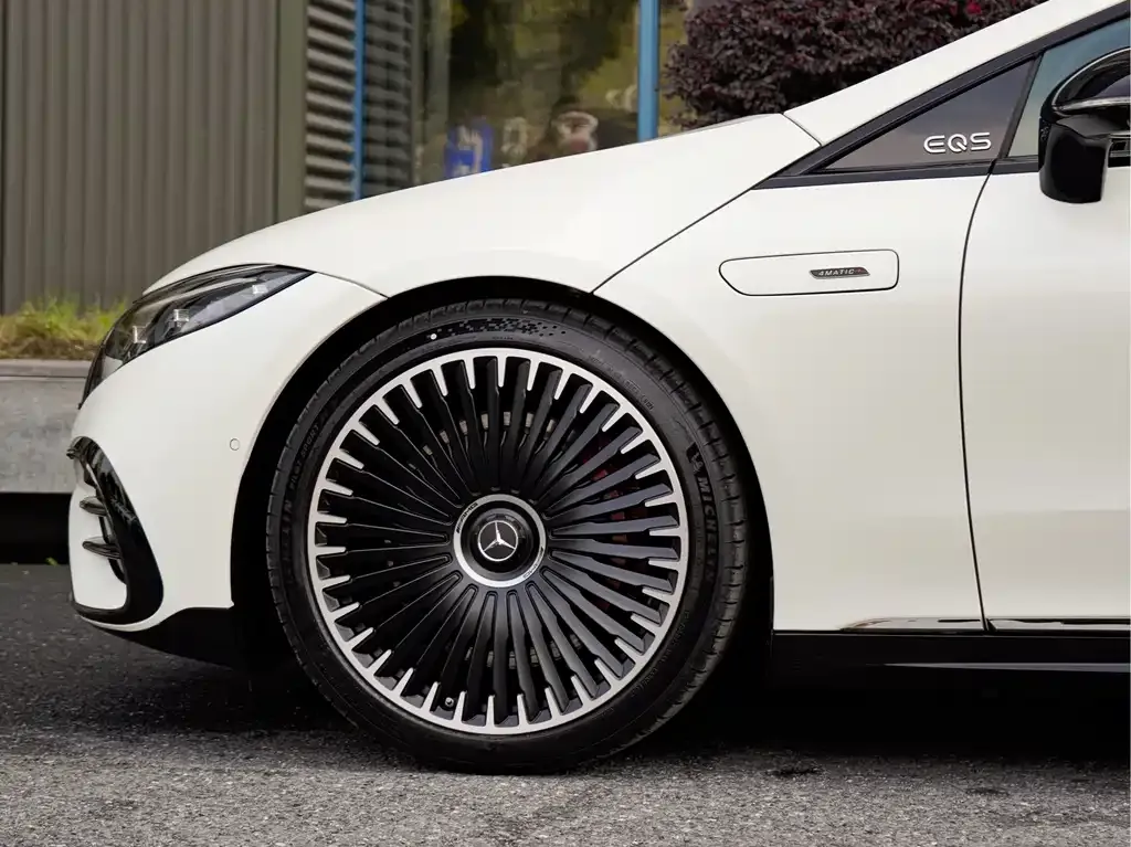 Mercedes-Benz EQS AMG — фото 9