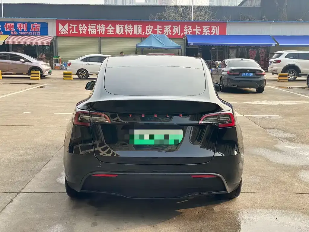 Tesla Model Y — фото 2