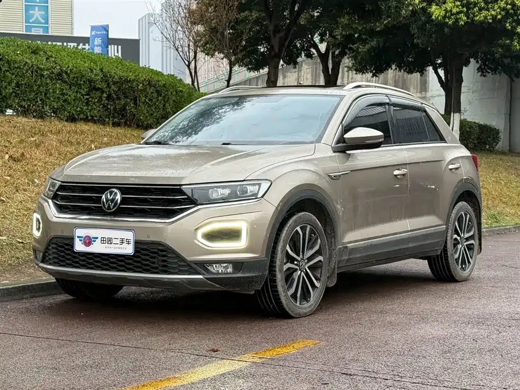 Volkswagen T-Roc — фото 1