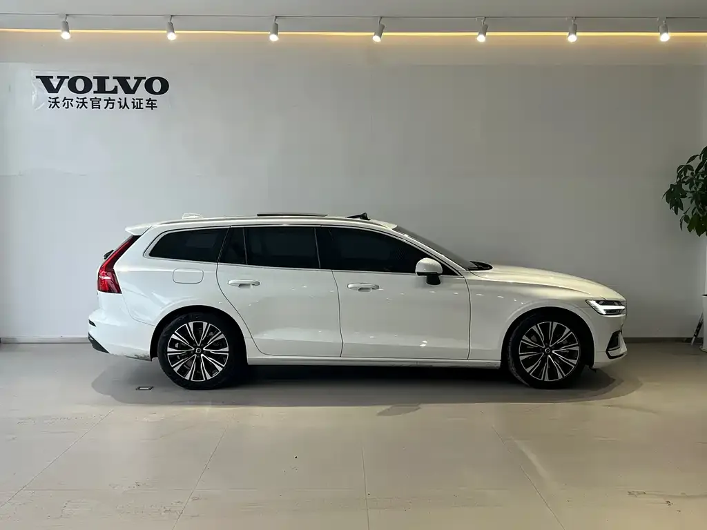 Volvo V60 — фото 8