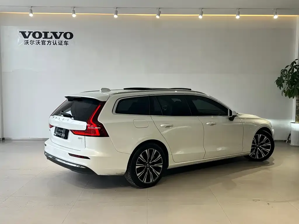 Volvo V60 — фото 5