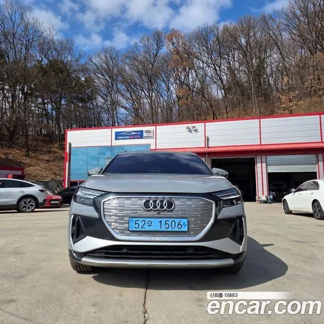 Audi Q4 e-tron — фото 1