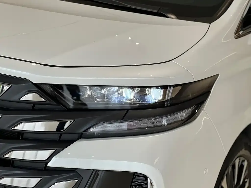 Toyota Vellfire — фото 2