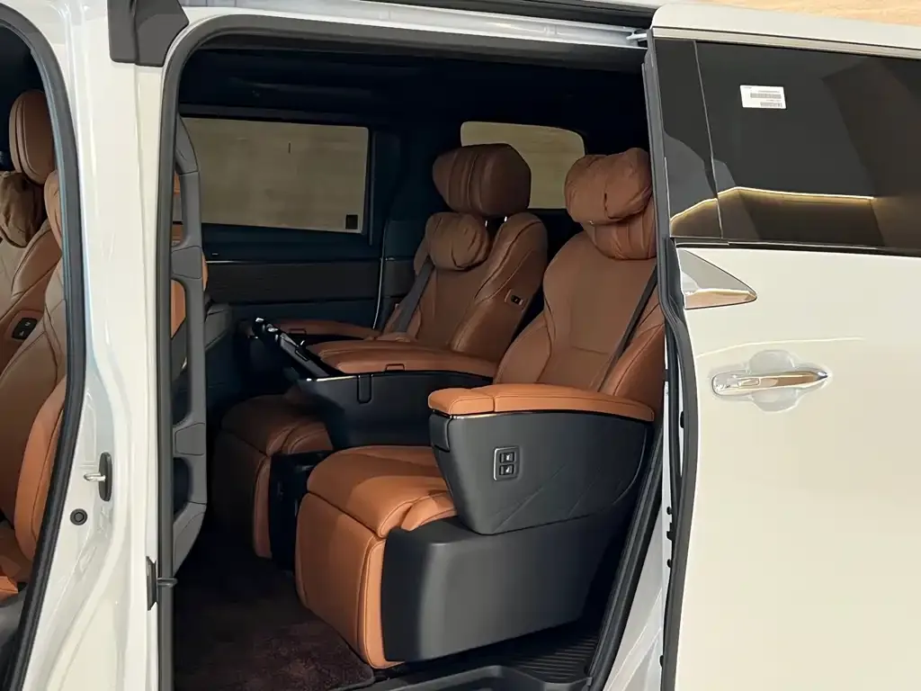 Toyota Vellfire — фото 9