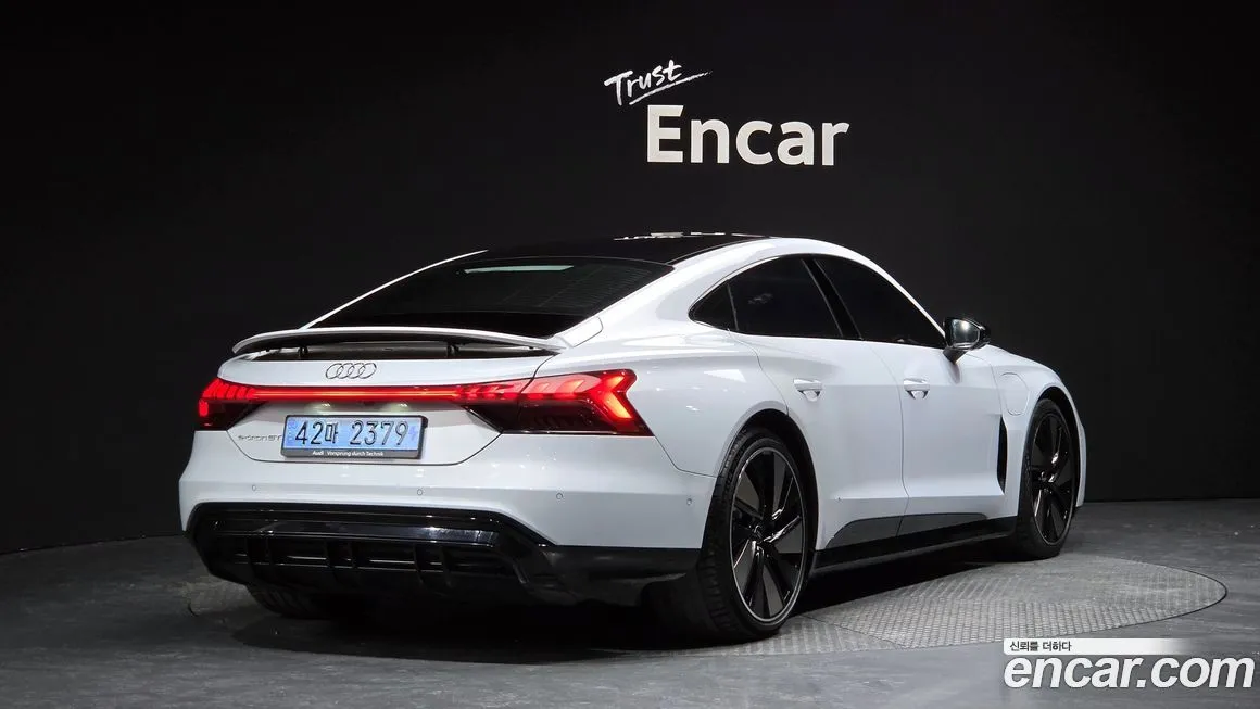 Audi e-tron GT — фото 4