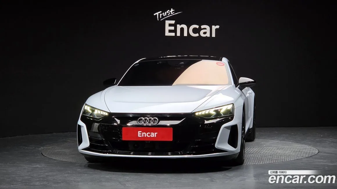 Audi e-tron GT — фото 9