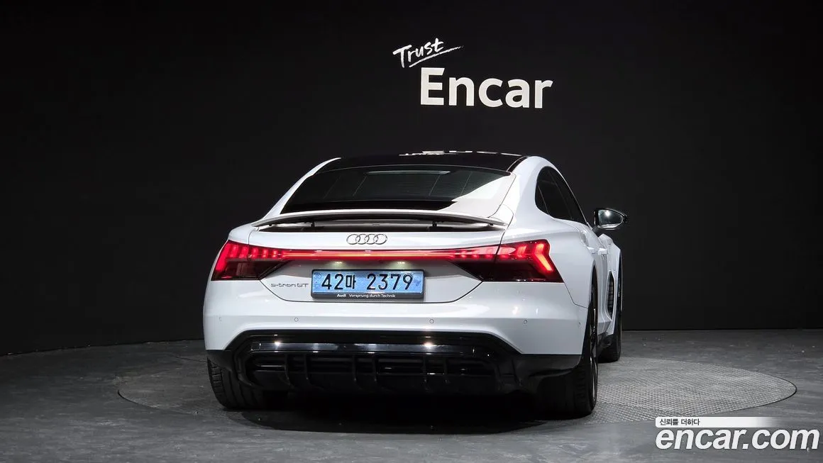 Audi e-tron GT — фото 3