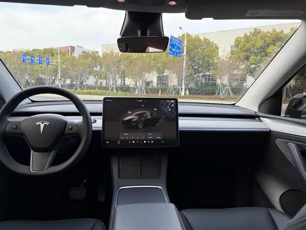 Tesla Model Y — фото 4