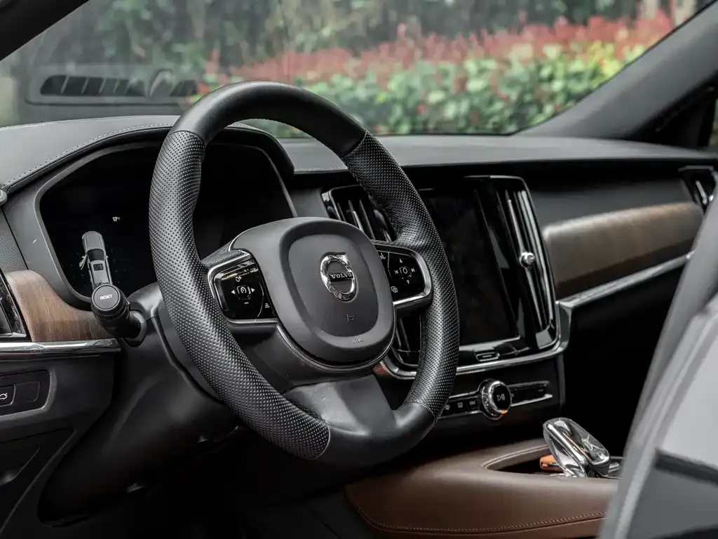 Volvo S90 — фото 10