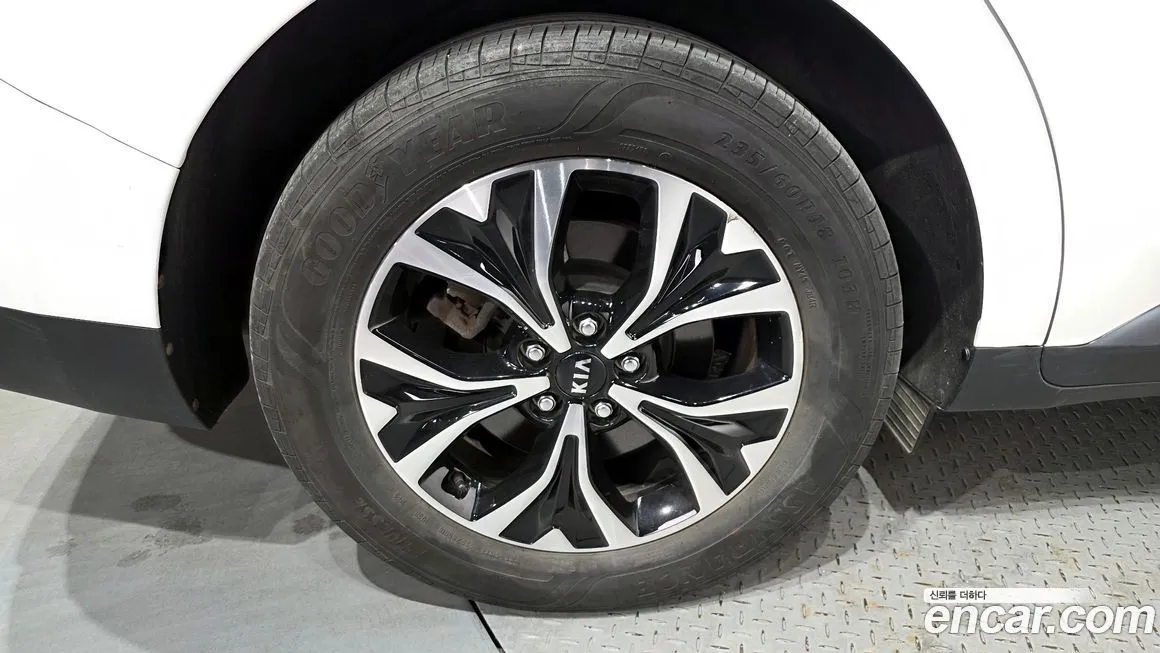 Kia Carnival — фото 10