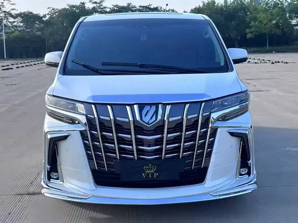 Toyota Alphard — фото 2