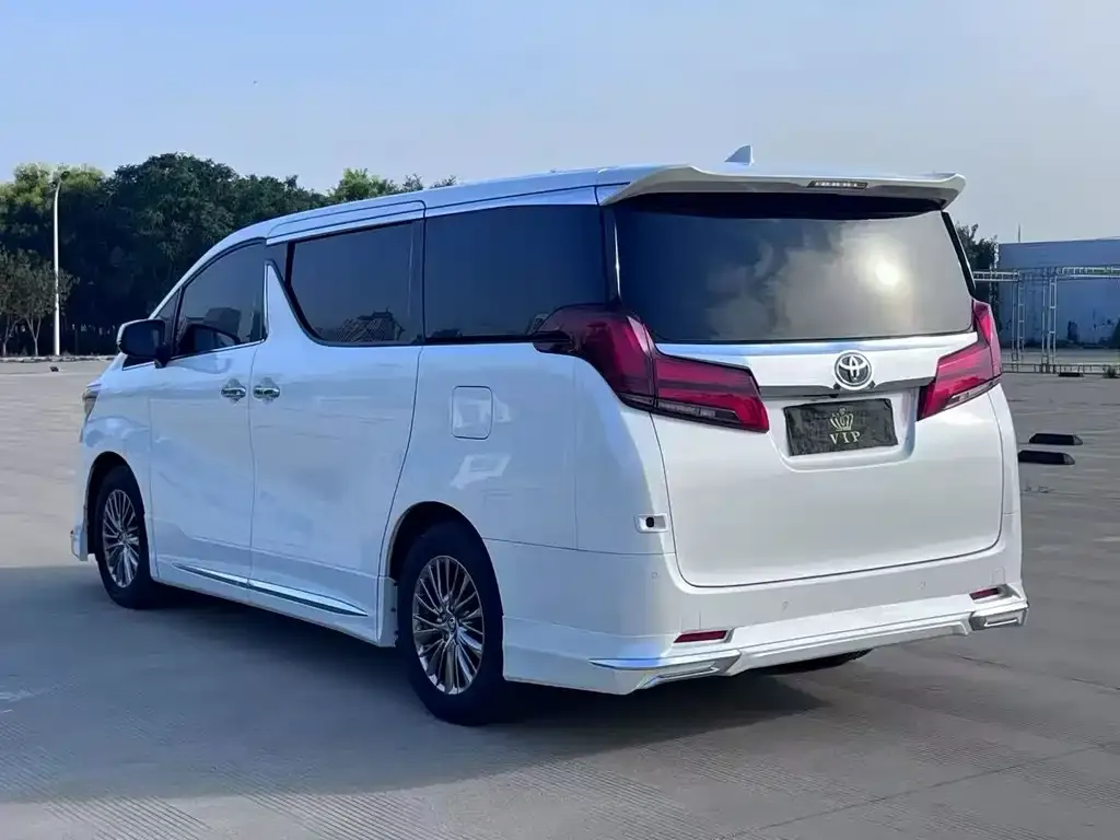 Toyota Alphard — фото 9