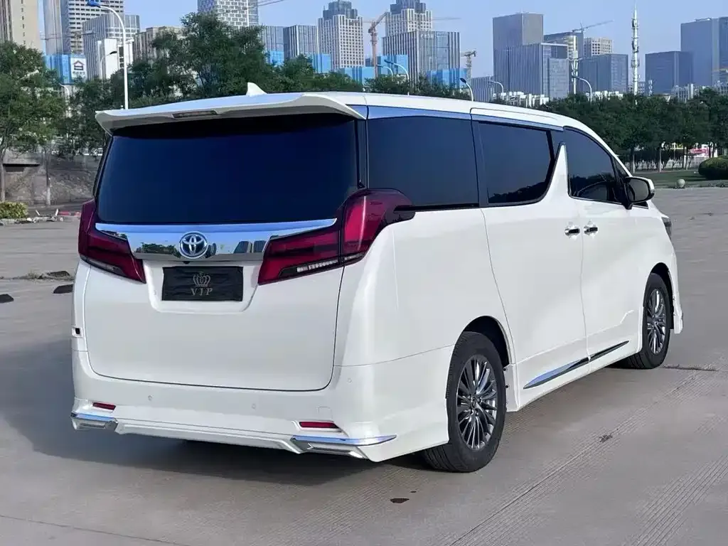 Toyota Alphard — фото 5
