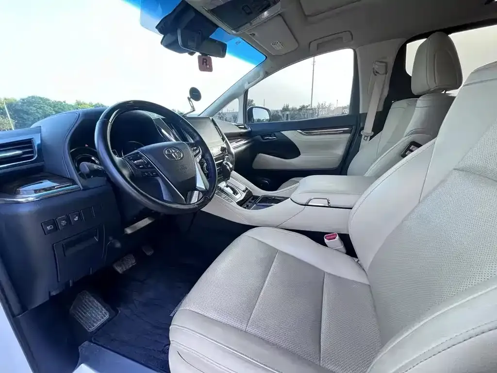 Toyota Alphard — фото 6