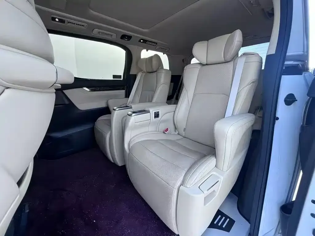 Toyota Alphard — фото 4