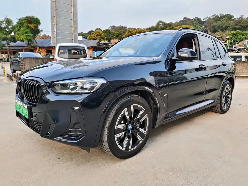 BMW iX3 — фото 1