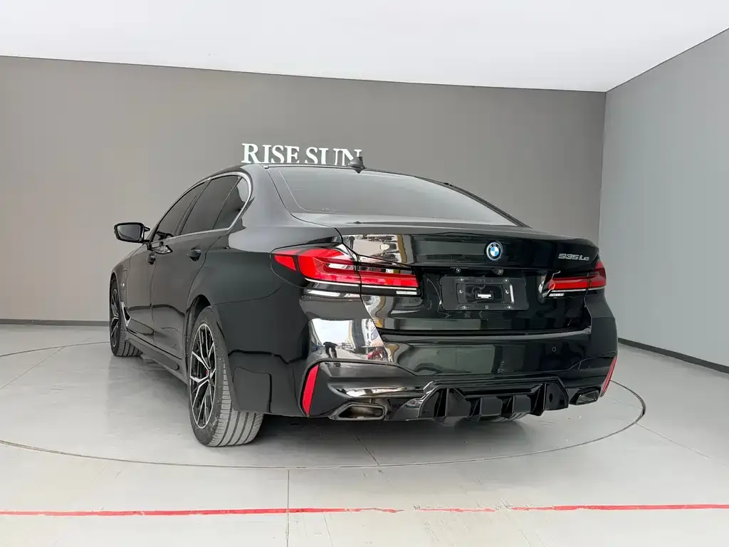 BMW 5 Series New Energy — фото 4