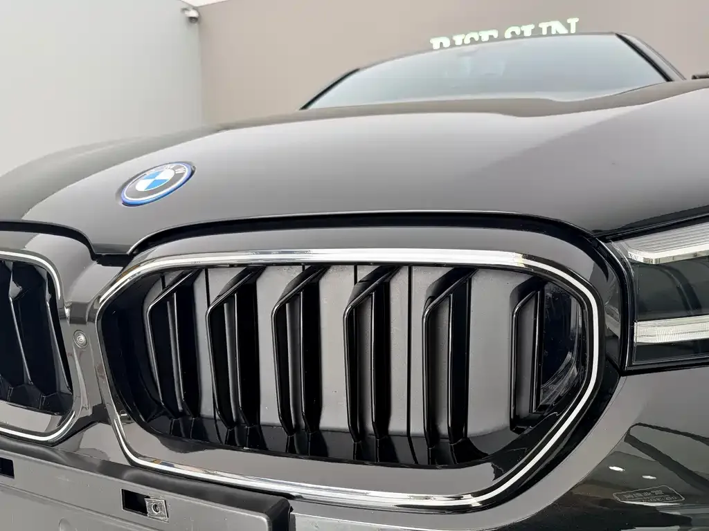 BMW 5 Series New Energy — фото 10