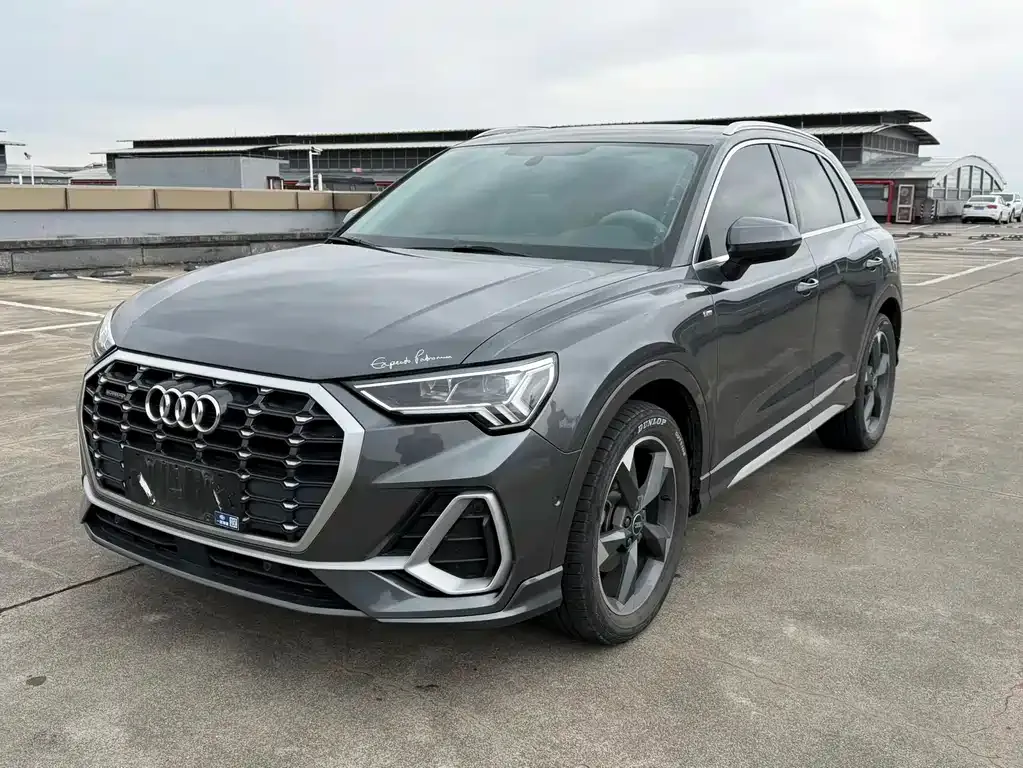 Audi Q3 — фото 1