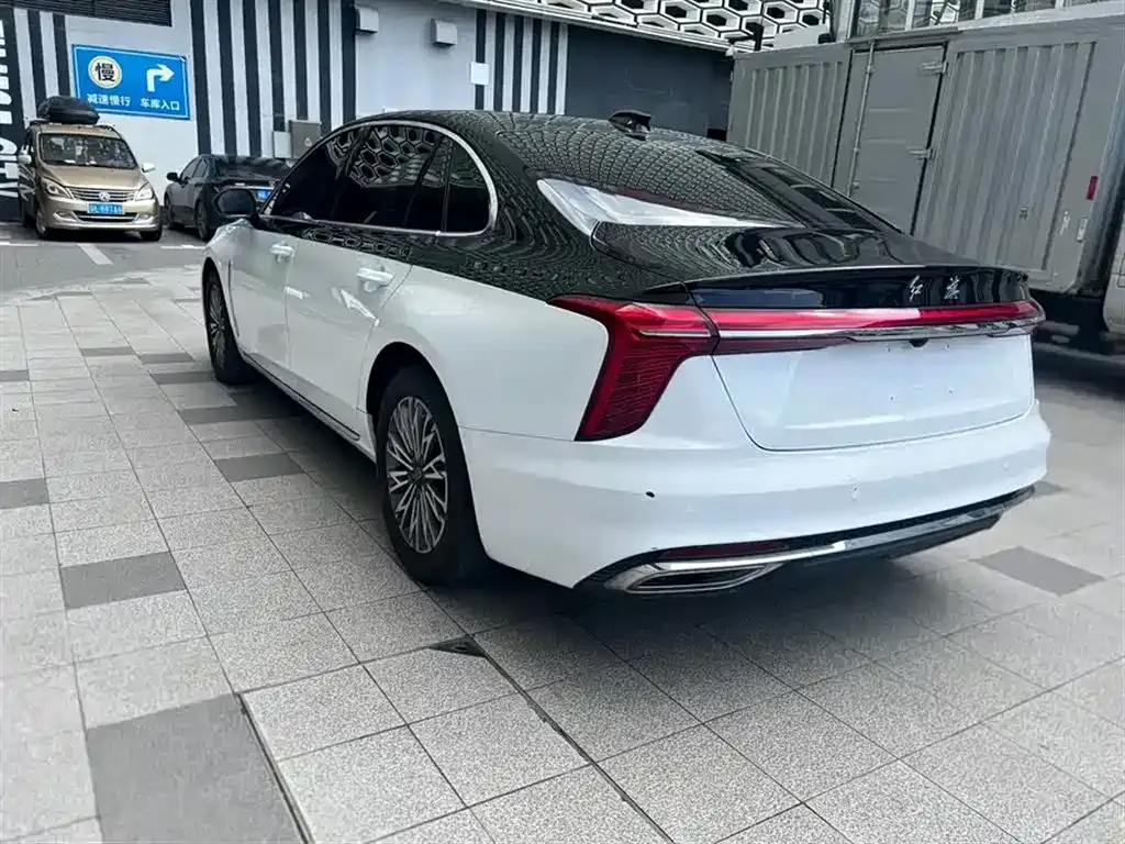 Hongqi H5 — фото 10