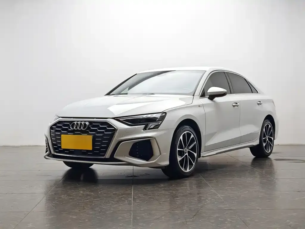 Audi A3 — фото 1