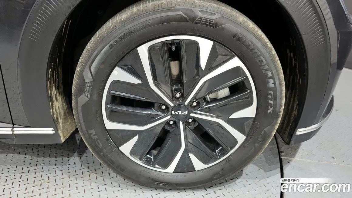 Kia EV6 — фото 10