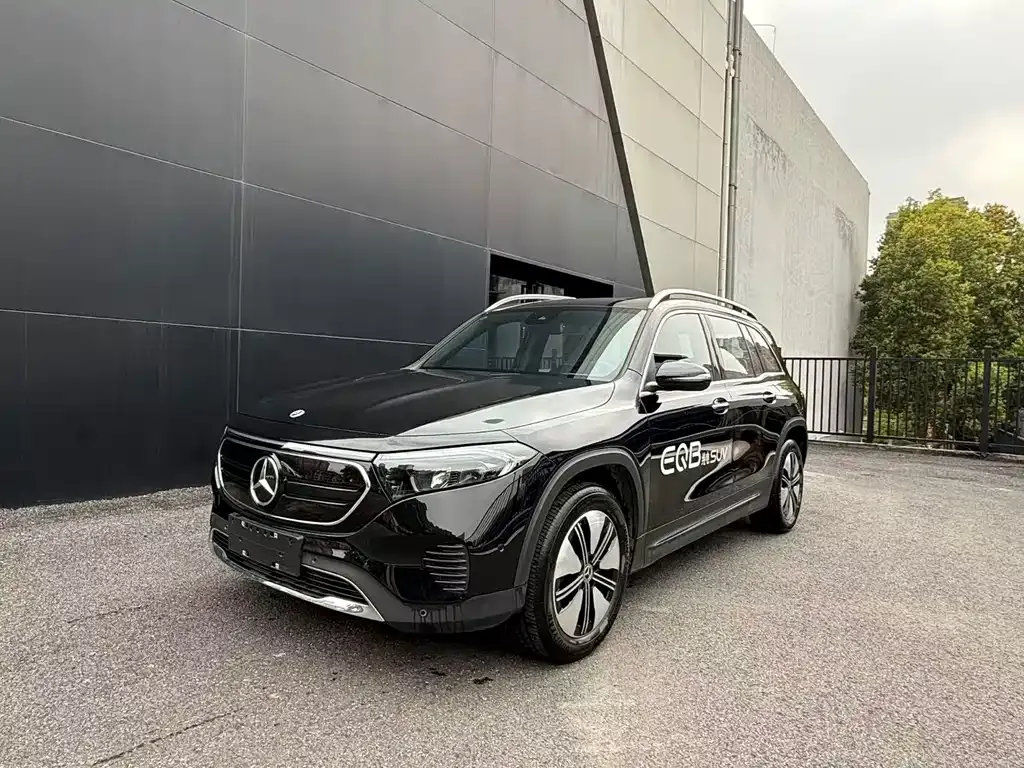 Mercedes-Benz EQB — фото 1