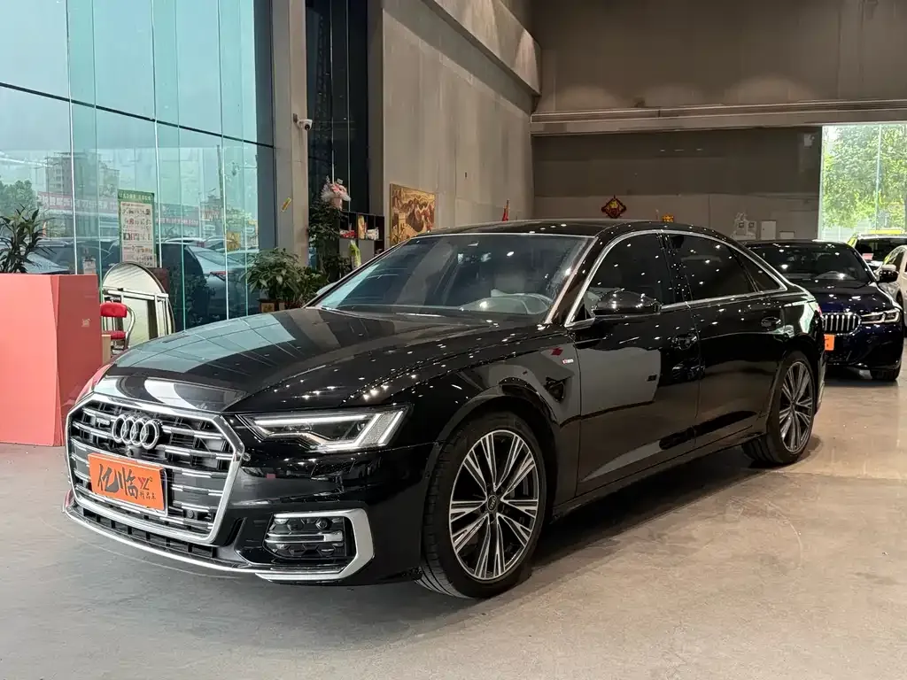 Audi A6L — фото 1