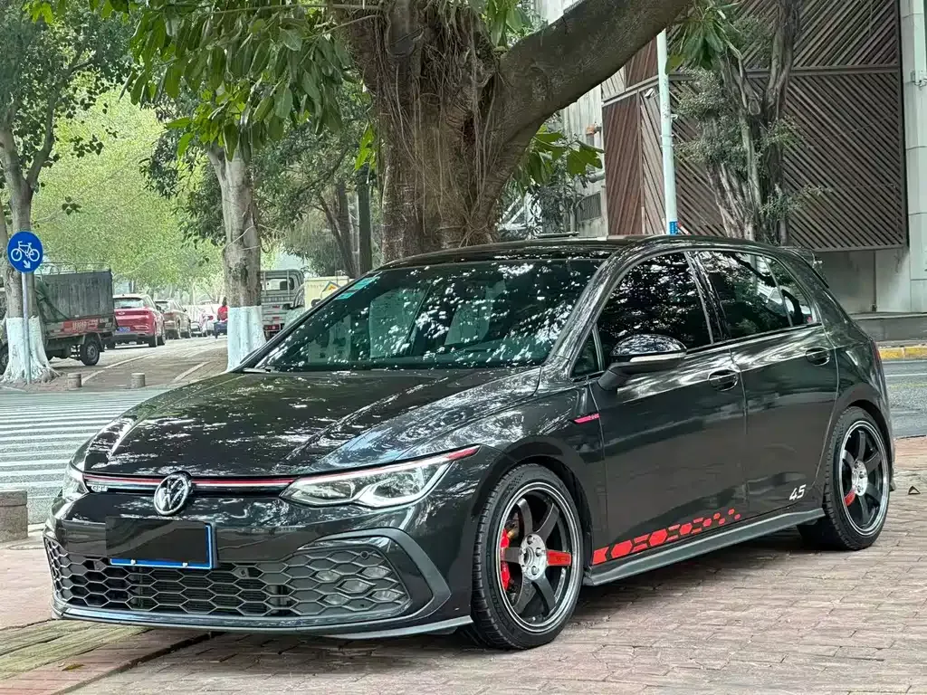 Volkswagen Golf GTI — фото 1