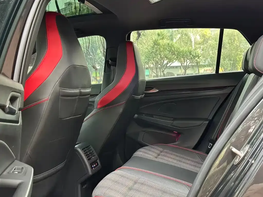 Volkswagen Golf GTI — фото 3