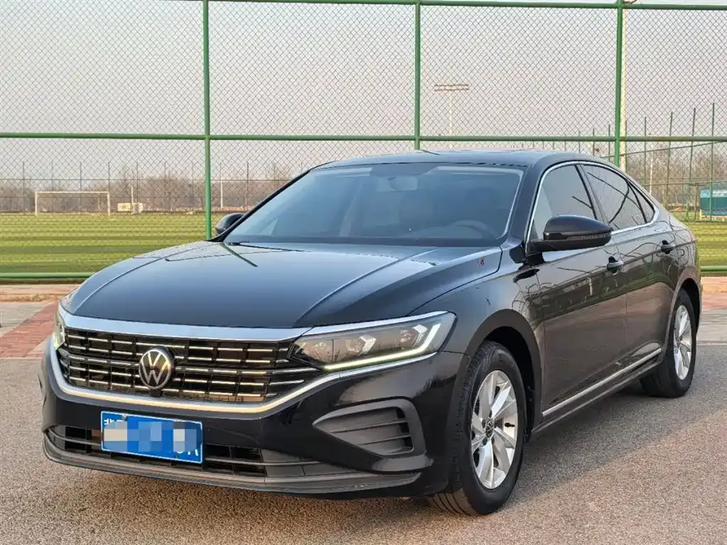 Volkswagen Passat — фото 1