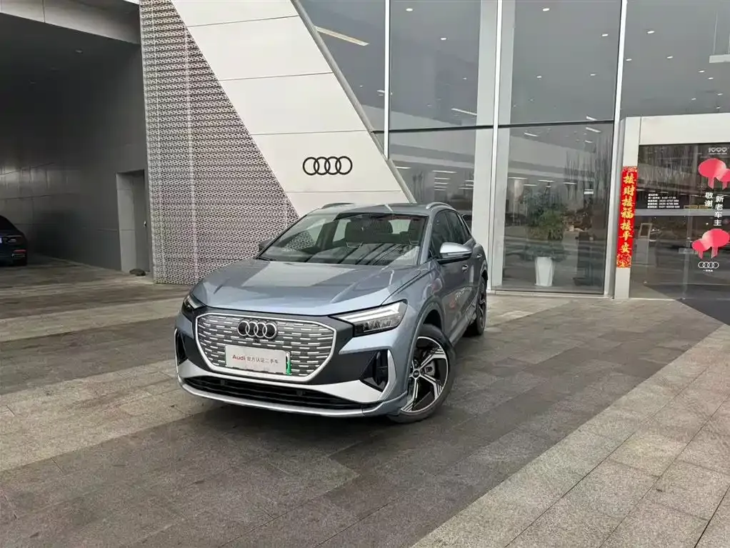 Audi Q4 e-tron — фото 1