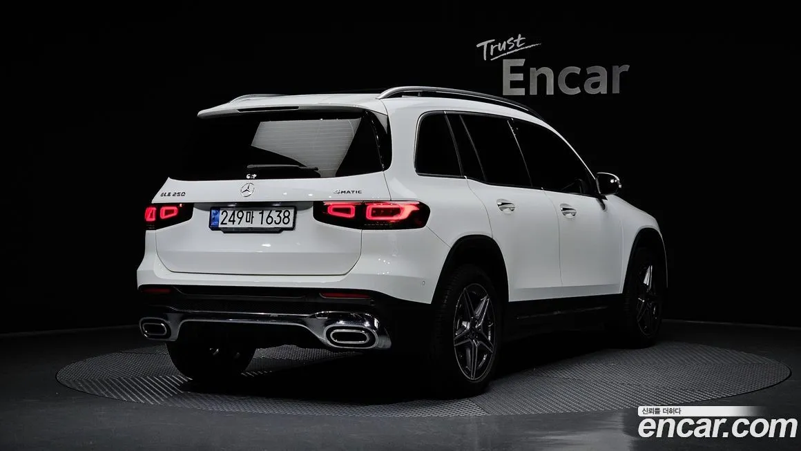 Mercedes-Benz GLB-Class — фото 10