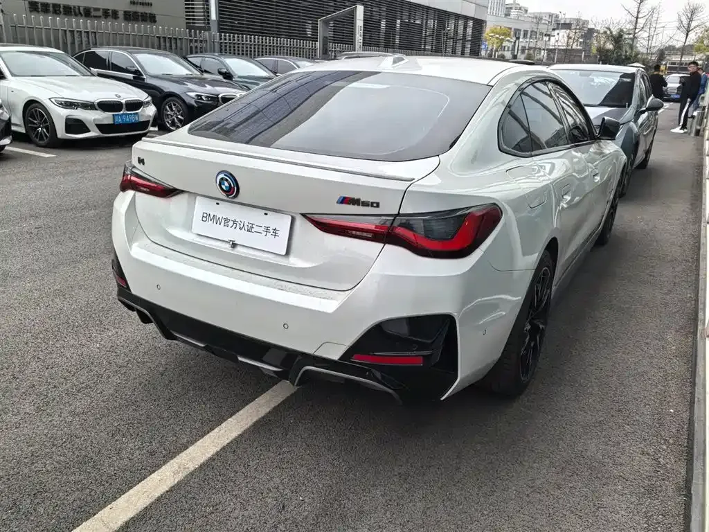 BMW i4 — фото 7