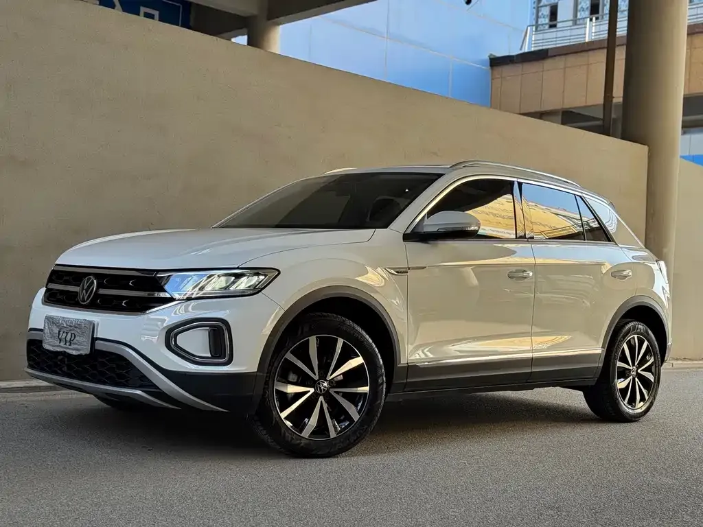 Volkswagen T-Roc — фото 1