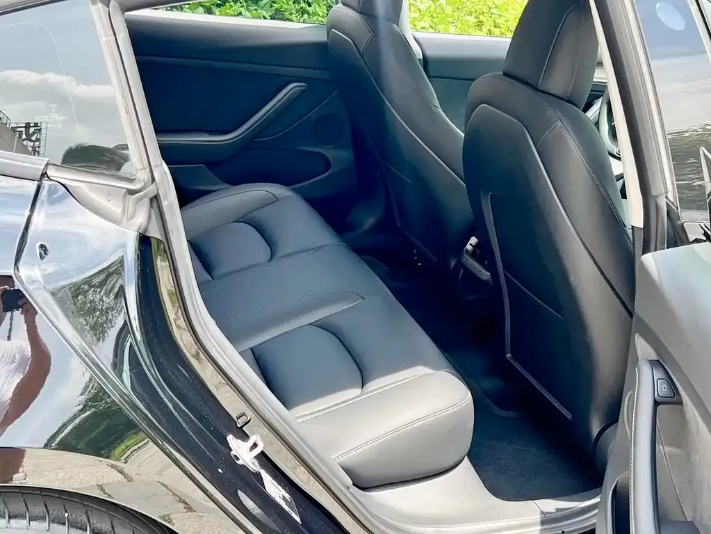 Tesla Model 3 — фото 7