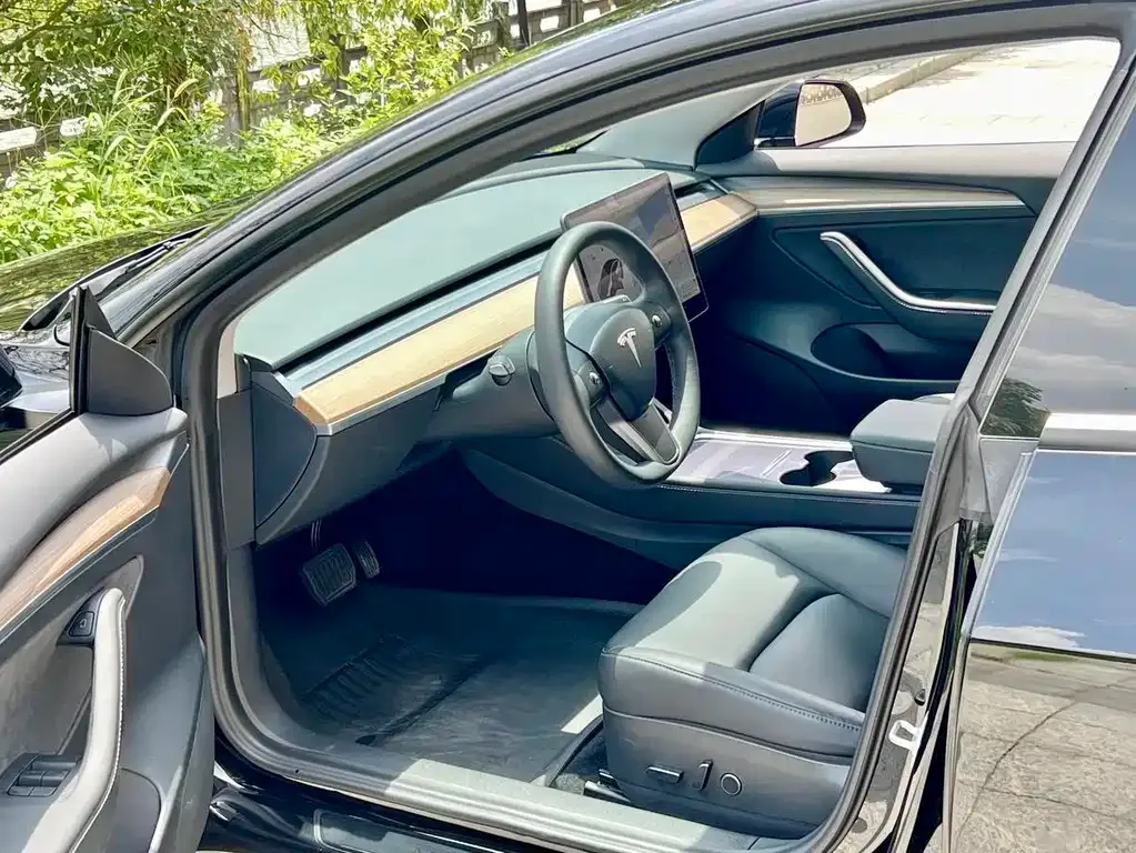 Tesla Model 3 — фото 8