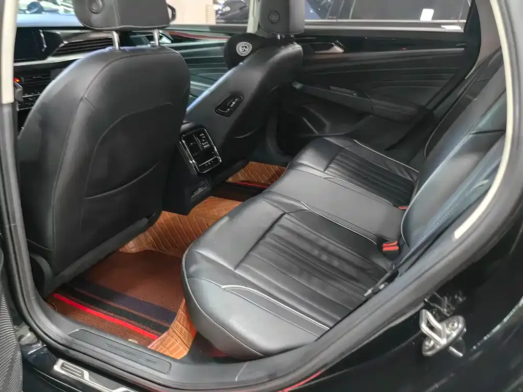 Volkswagen Passat — фото 6