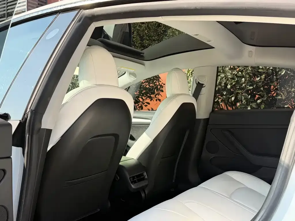 Tesla Model 3 — фото 3