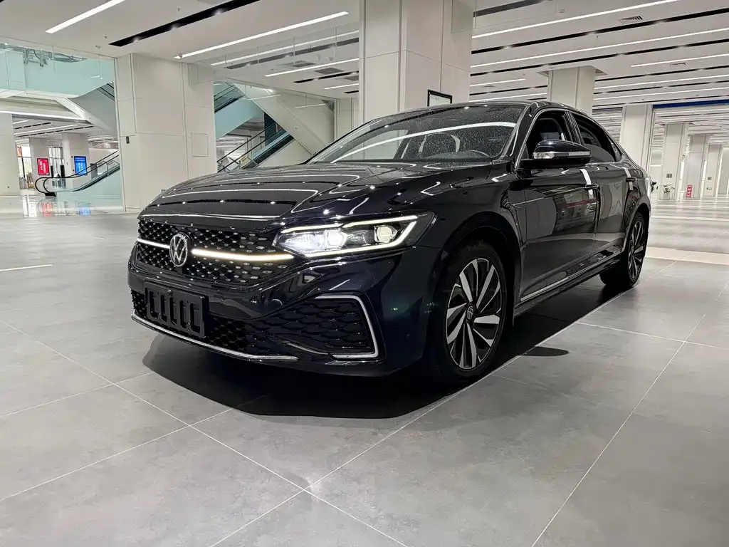 Volkswagen Passat — фото 1