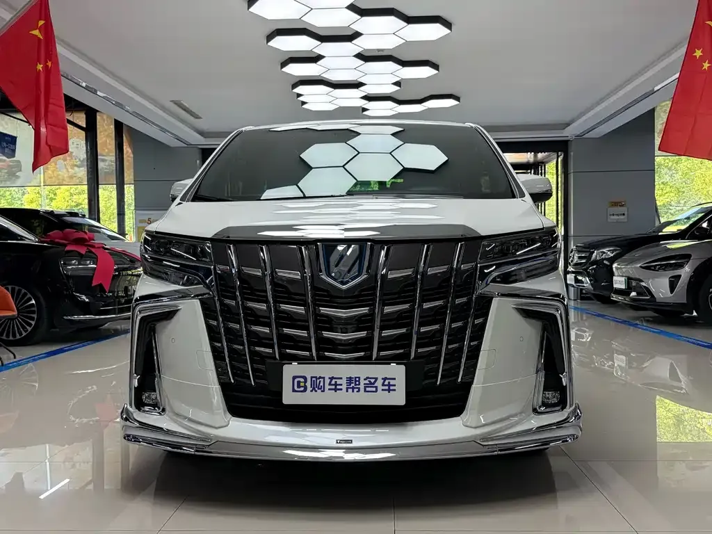 Toyota Alphard — фото 5
