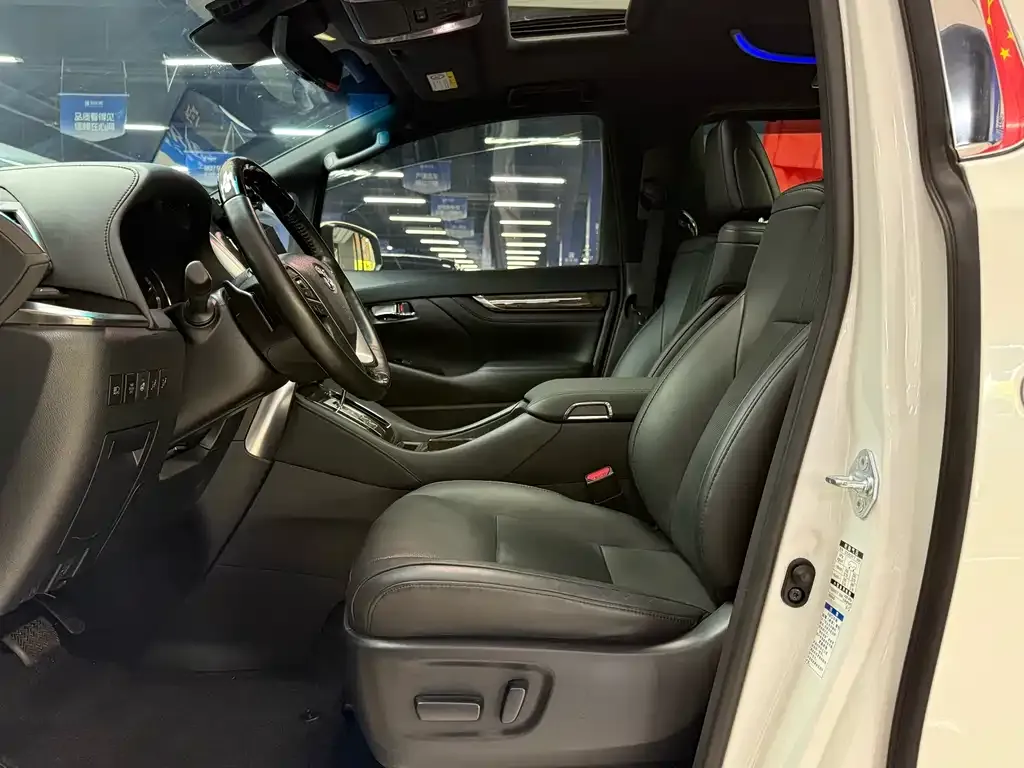 Toyota Alphard — фото 6