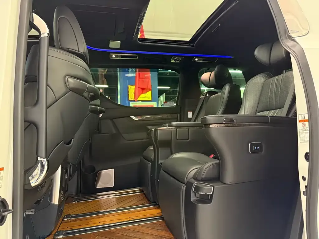 Toyota Alphard — фото 10