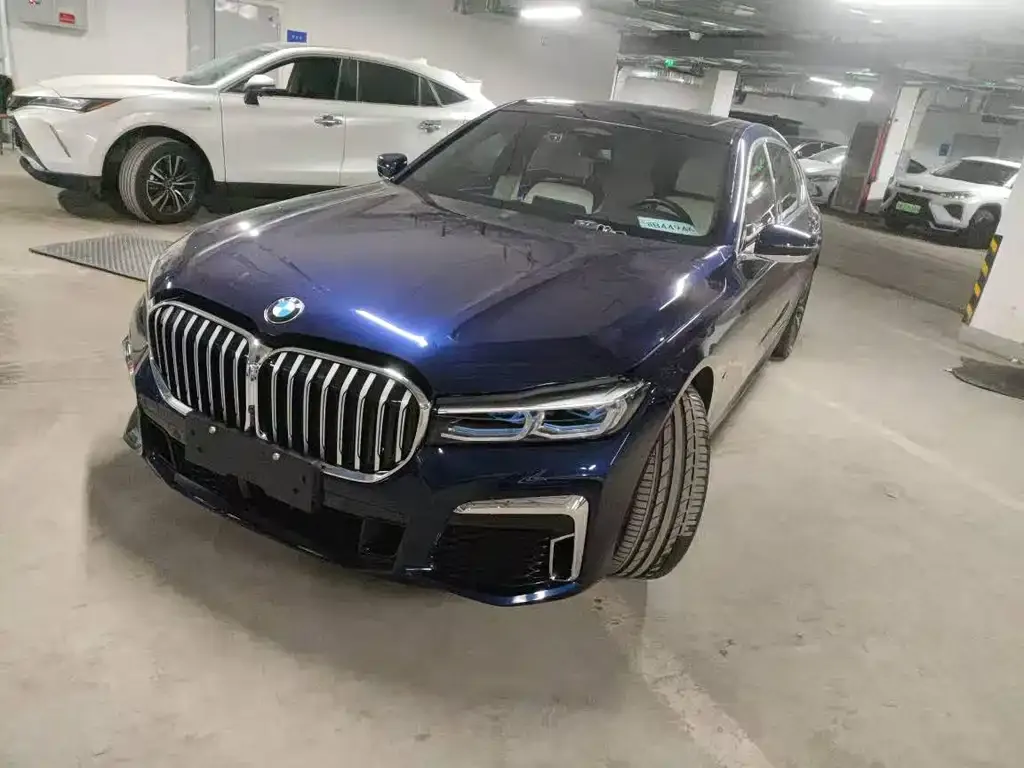 BMW 7 Series — фото 1