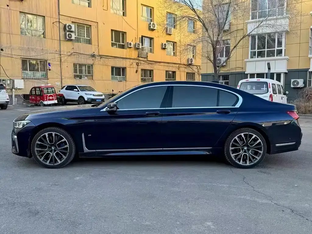 BMW 7 Series — фото 8