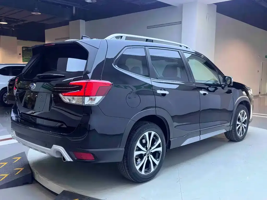 Subaru Forester — фото 9