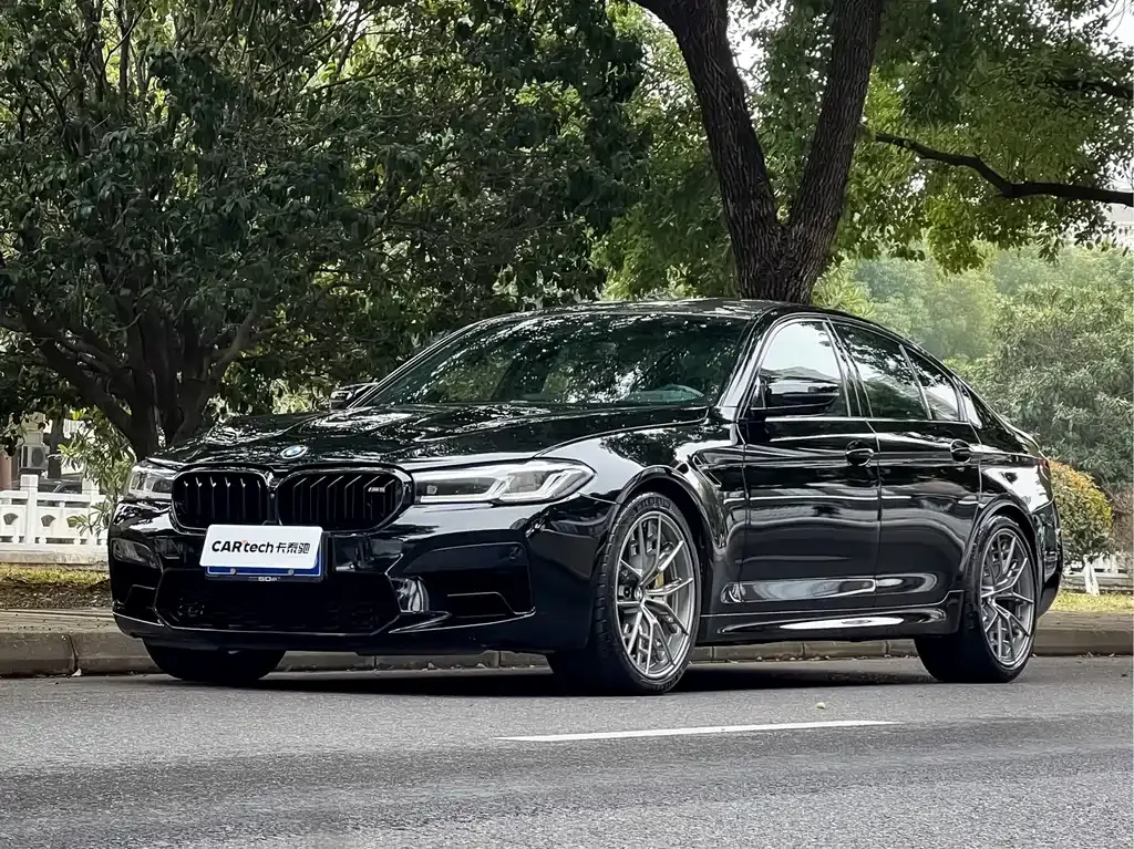 BMW M5 — фото 1