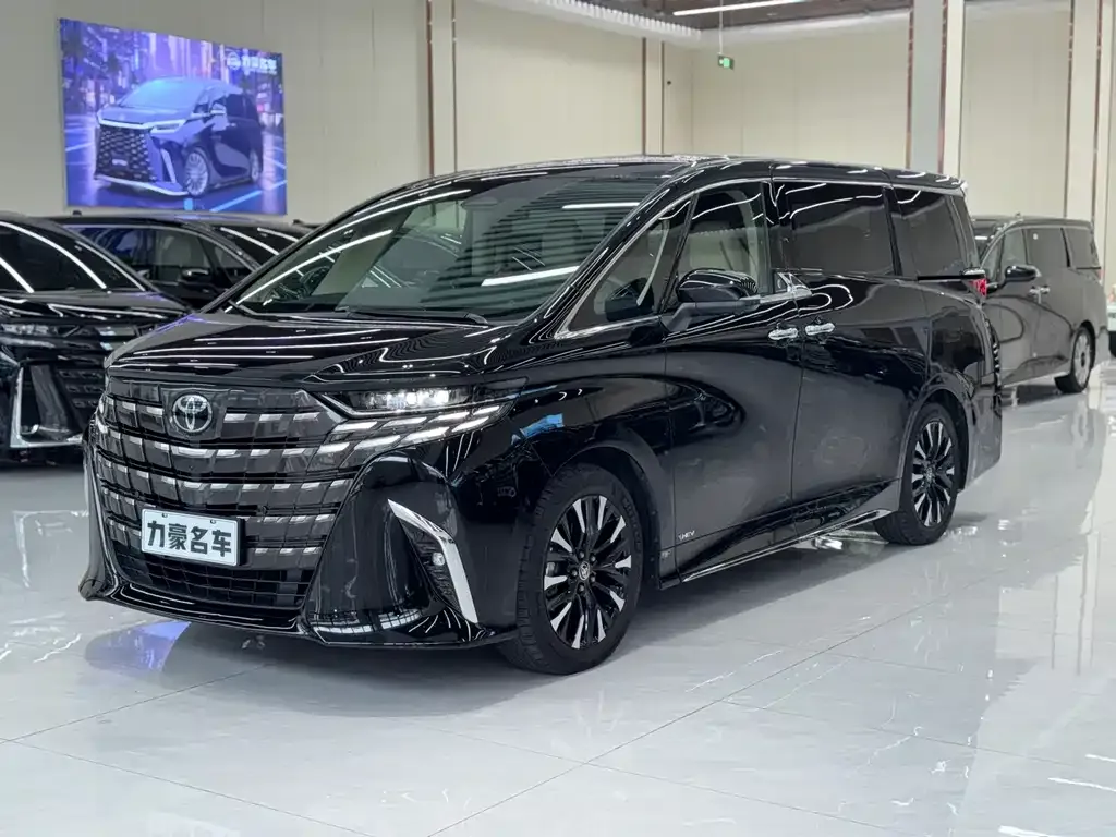 Toyota Alphard — фото 1